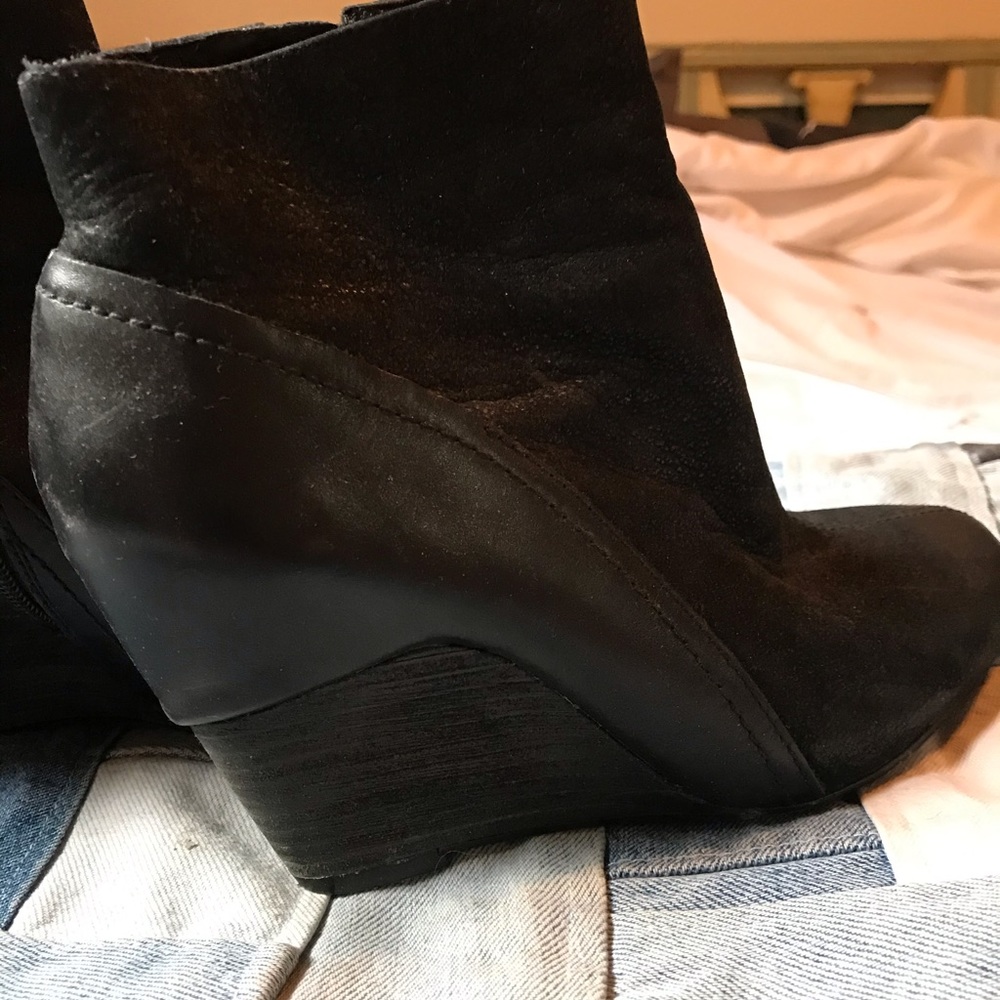 Vincent Camuto Black Leather Booties